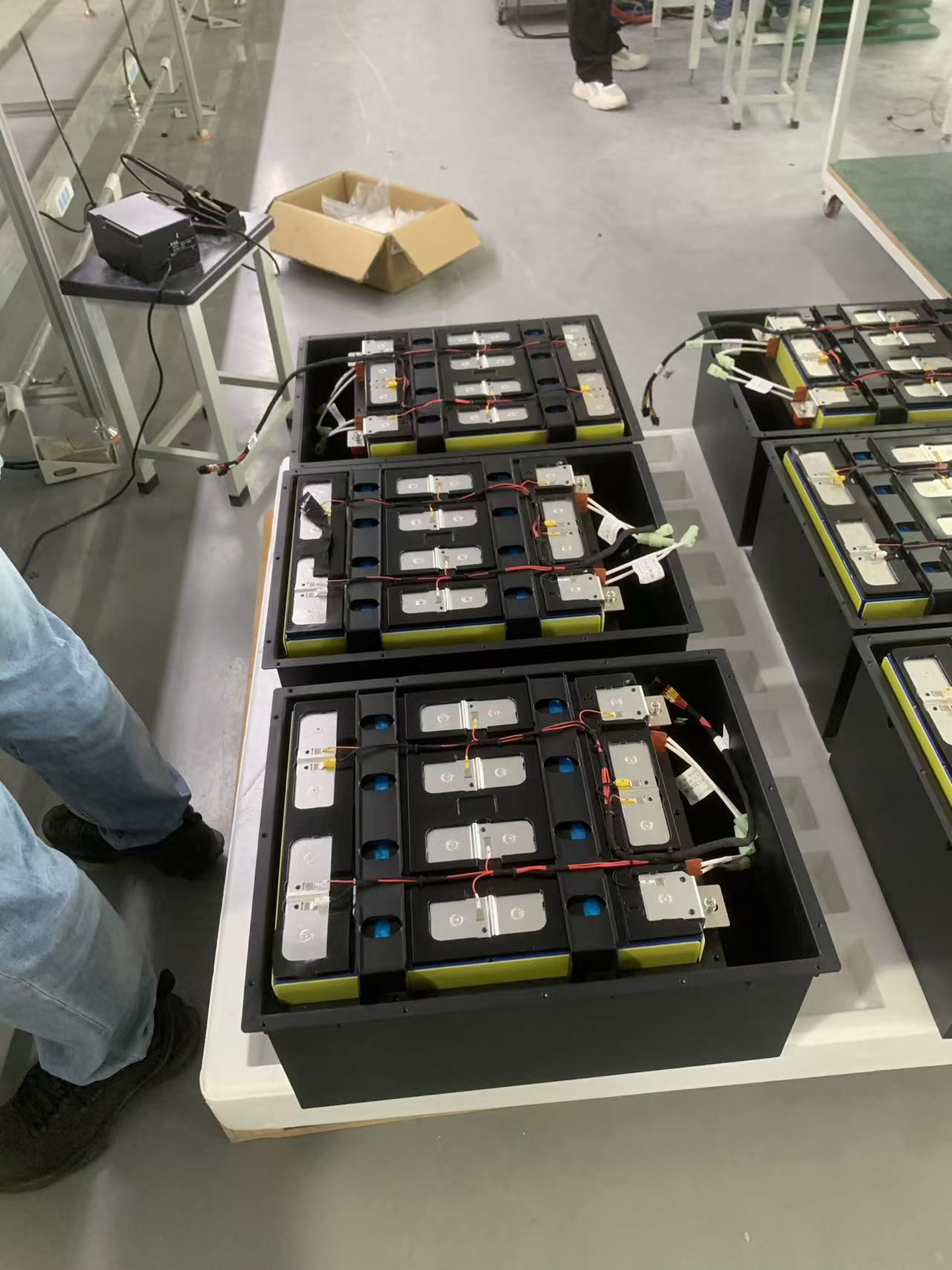 Module internals — cell interconnects and wiring